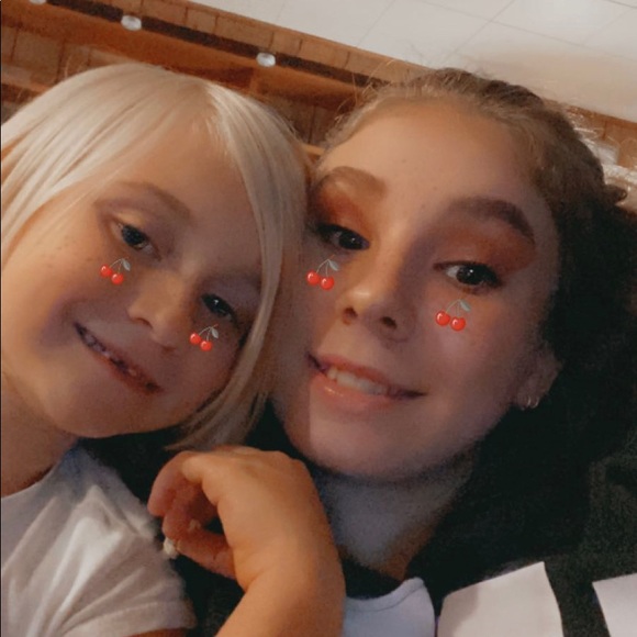 Meet your Posher, Liora - Picture 1 of 1